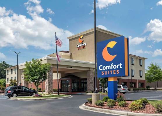 Comfort Suites Pell City near Logan Martin Lake 1