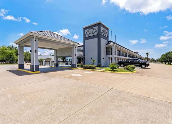 Econo Lodge Inn & Suites Ocean Springs - Biloxi 1