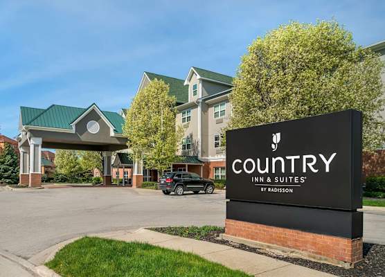 Country Inn & Suites by Radisson, Rossford - Toledo South 1