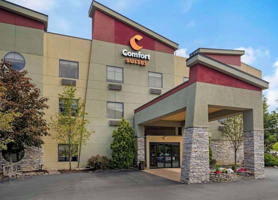 Comfort Suites Monaca 1