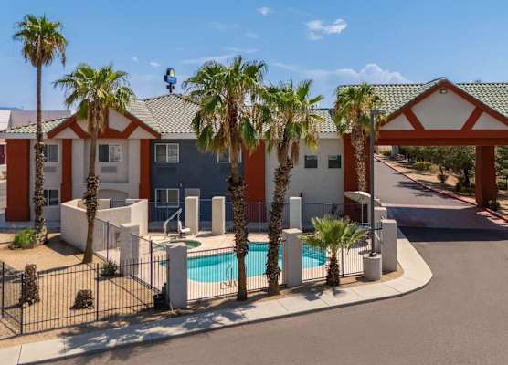 Days Inn by Wyndham Phoenix West 1