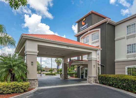 Comfort Inn & Suites 1