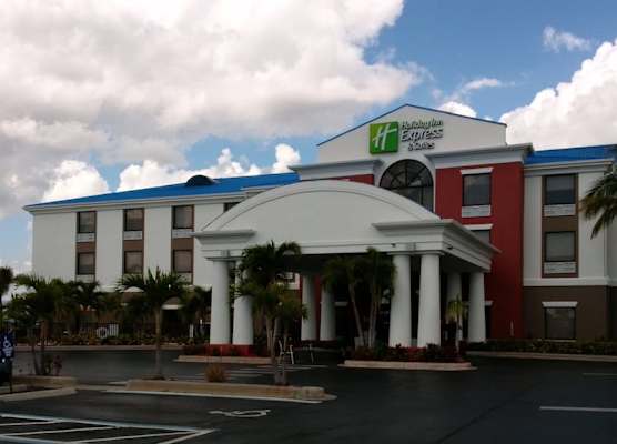 Holiday Inn Express & Suites LAKE OKEECHOBEE by IHG 1