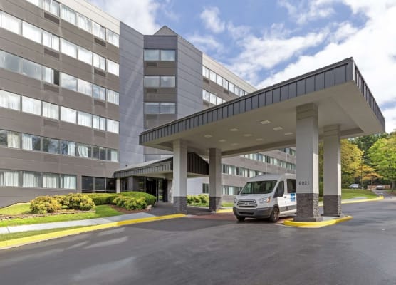 Clarion Hotel & Suites BWI Airport North 1