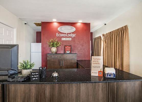 Econo Lodge Needles 1