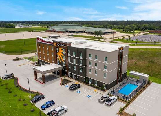 La Quinta Inn & Suites by Wyndham Sulphur Lake Charles 1
