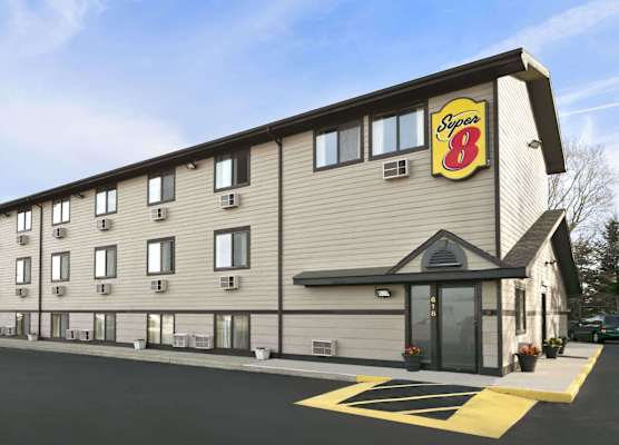 Super 8 by Wyndham Kalamazoo 1