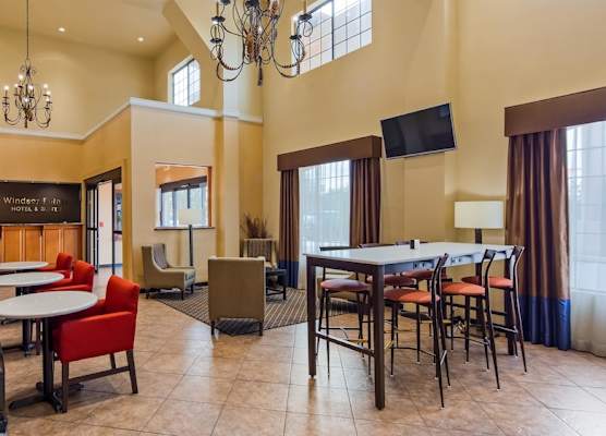 Best Western Windsor Pointe Hotel & Suites-Frost Bank Center 1