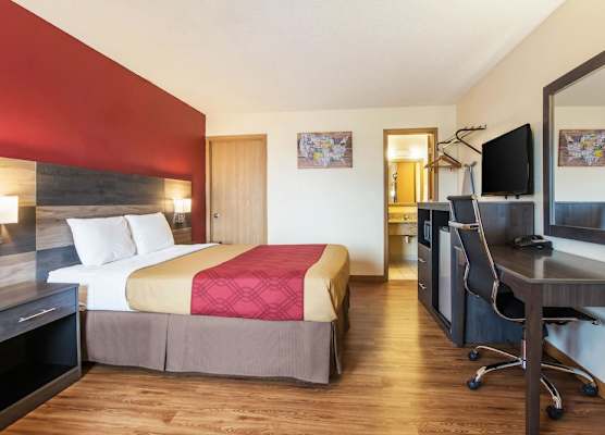 Econo Lodge Cloverdale 1