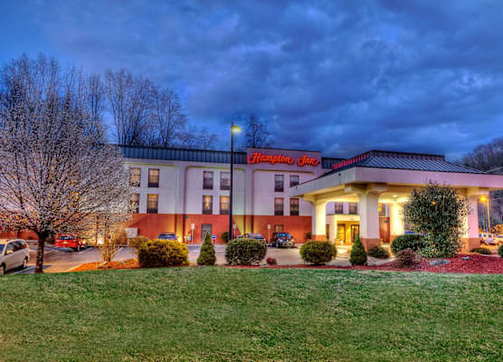 Hampton Inn Marion 1