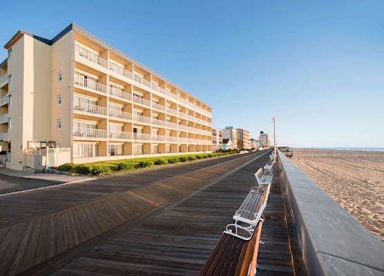 Howard Johnson by Wyndham Ocean City Oceanfront 1