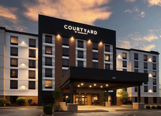 Courtyard Louisville Airport 1