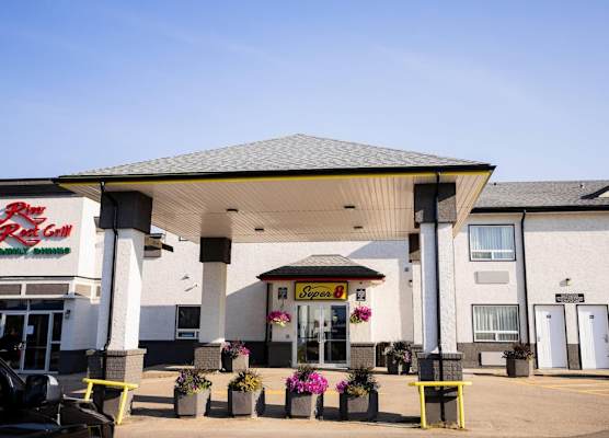 Super 8 by Wyndham Drayton Valley 1