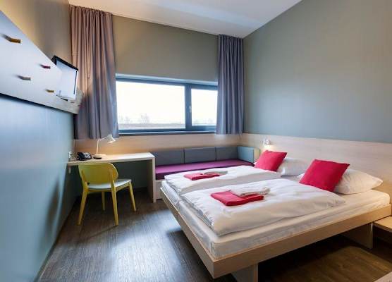 MEININGER Hotel Berlin Airport 1