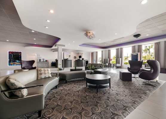 Clarion Inn & Suites Across From Universal Orlando Resort 1