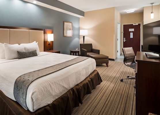 Best Western Plus Boardman Inn & Suites 1