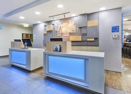 Holiday Inn Express WINNIPEG AIRPORT - POLO PARK by IHG 1