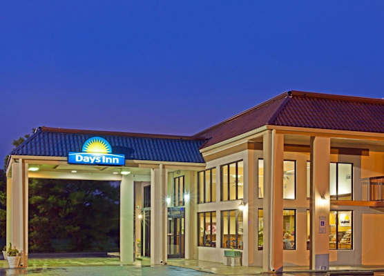 Days Inn by Wyndham Clinton 1