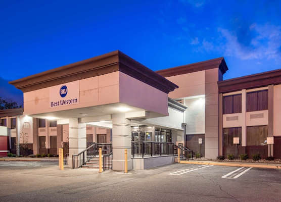 Best Western Paramus Hotel & Suites 1