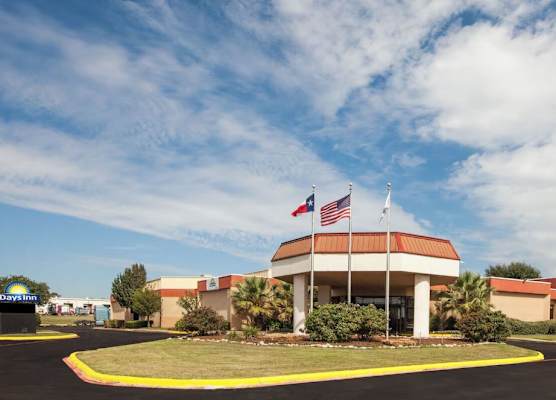 Days Inn by Wyndham Sherman 1