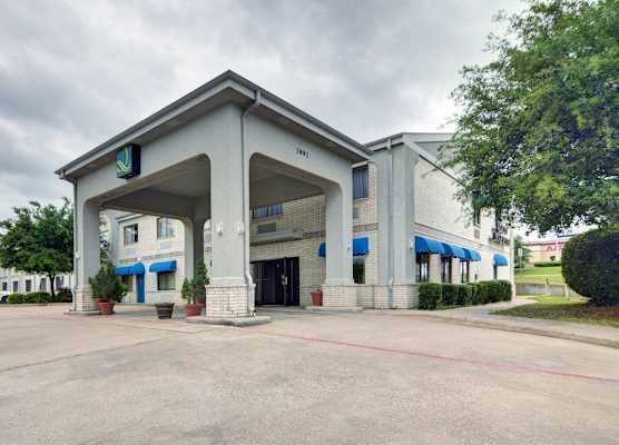 Quality Inn & Suites Grand Prairie South 1