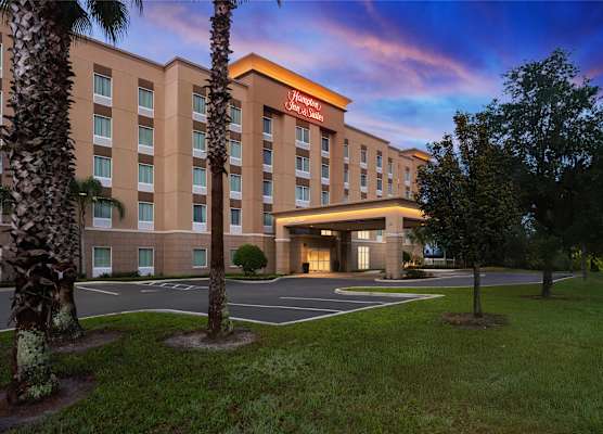 Hampton Inn & Suites Deland 1