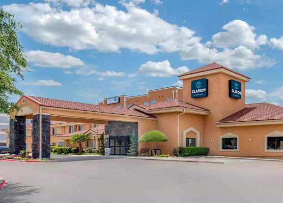 Clarion Inn & Suites DFW North 1