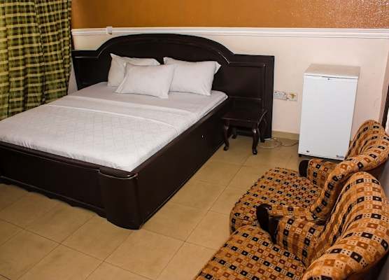 Oakland Suites 1