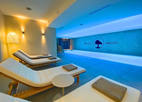 Brit Hotel Piscine & Spa - Fougères 1
