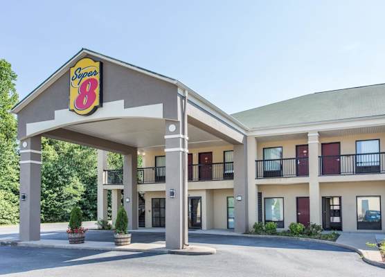 Super 8 by Wyndham Petersburg 1