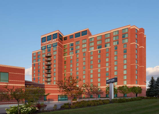 Courtyard by Marriott Ottawa East 1