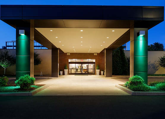 Holiday Inn & Suites CHARLESTON WEST by IHG 1