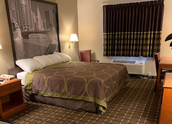 Super 8 by Wyndham Valparaiso 1