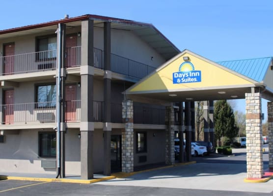 Days Inn & Suites by Wyndham Springfield on I-44 1