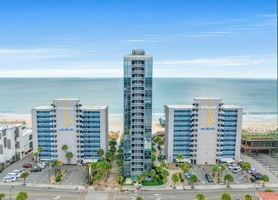 Oceanfront Suite -Steps to SkyWheel! Yachtsman 402 1