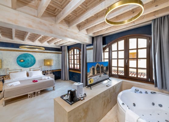 10GR Boutique Hotel & Wine Bar 1