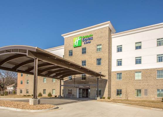 Holiday Inn Express & Suites Shawnee - Kansas City West by IHG 1