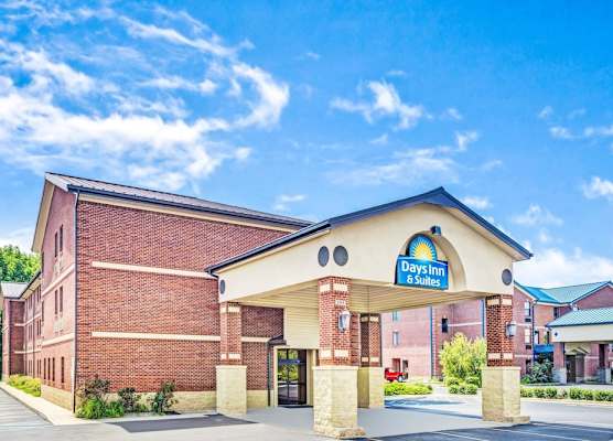 Days Inn & Suites by Wyndham Jeffersonville IN 1