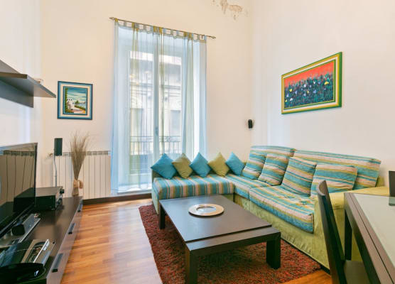 GuestHost - Vittorio Emanuele & Via Roma Colorful Apartment 1