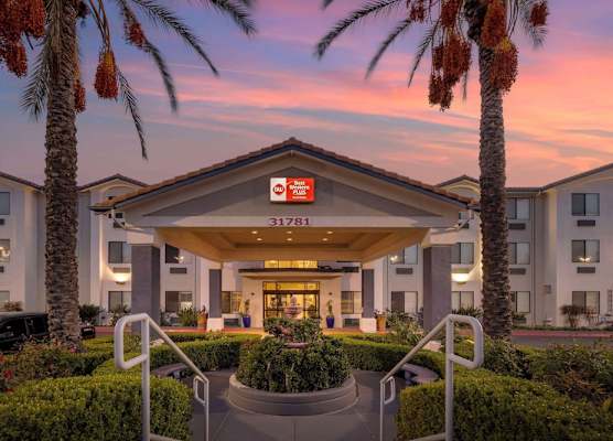 Best Western Plus Lake Elsinore Inn & Suites 1