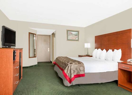 Ramada by Wyndham Lexington North Hotel & Conference Center 1