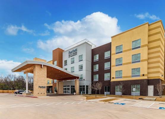Fairfield Inn & Suites by Marriott Gainesville I-35 1
