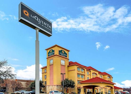 La Quinta by Wyndham DFW Airport West - Bedford 1