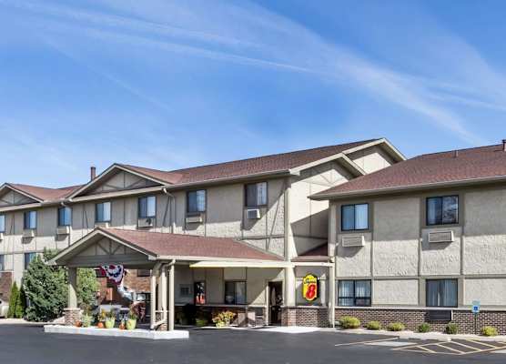 Super 8 by Wyndham Ottawa Starved Rock 1