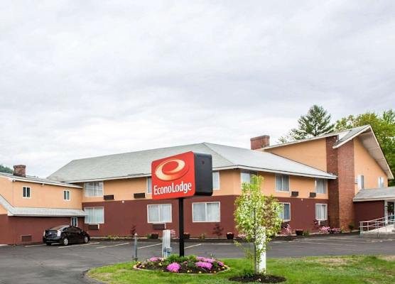 Econo Lodge Lakes Region 1