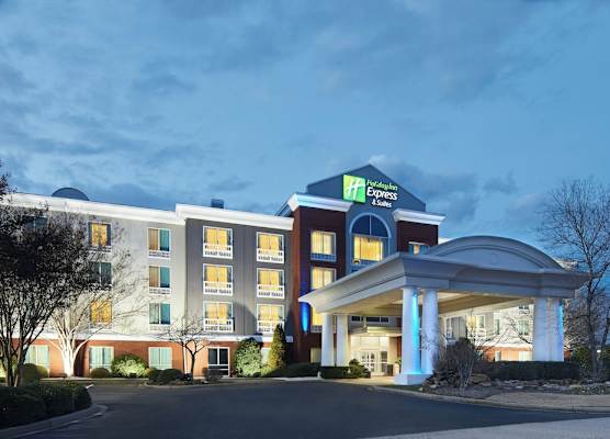 Holiday Inn Express & Suites I-26 & US 29 AT WESTGATE MALL by IHG 1