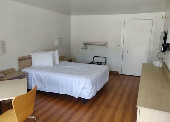 Travelodge by Wyndham Fayetteville 1