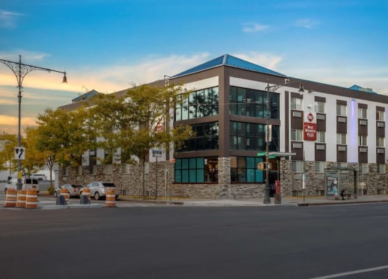 Best Western Plus Brooklyn Bay Hotel 1