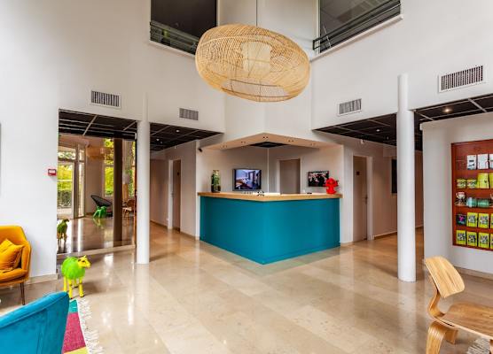 Hotel Full Colors 1