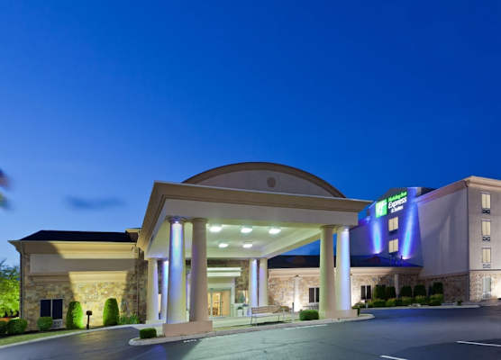 Holiday Inn Express & Suites CHRISTIANSBURG by IHG 1